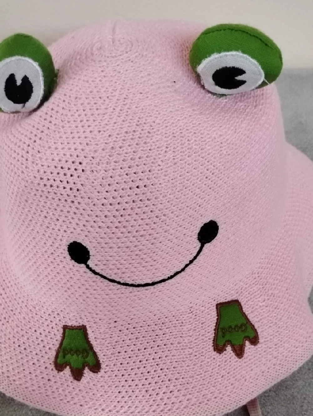 D- NWOT Pink Frog Bucket Hat - Cute Smiley Design